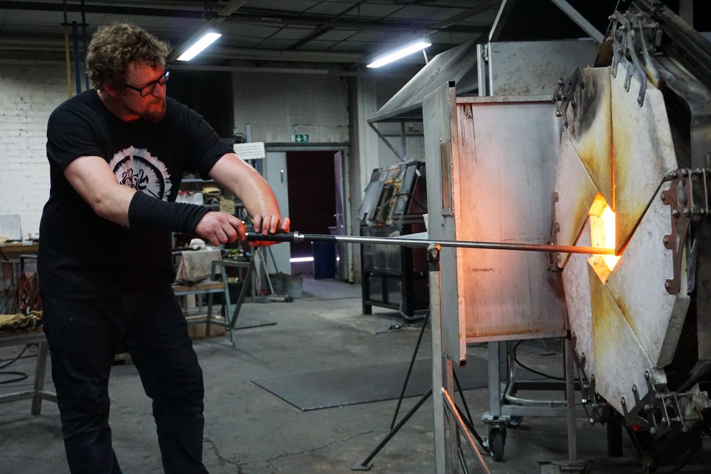 2018-2019 U.S. Fulbright Fellow Jonathan Capps Blowing Glass at Nuutajärvi Glass Village, Finland