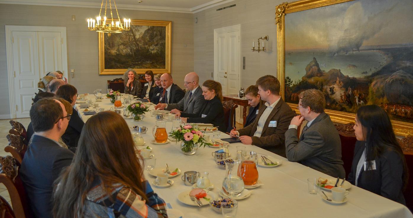 Fulbright Arctic Initiative scholars discussing over breakfast with Jukka Siukosaari, Head of the Cabinet and Secretary General and Petri Hakkarainen, Foreign Policy Adviser of the President at the Presidential Palace.